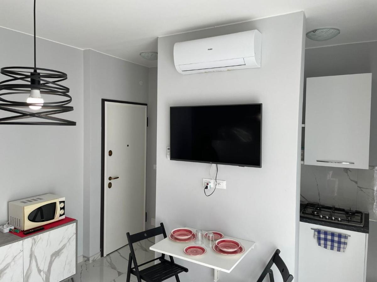 Wh - Cuore Home - Attico Monolocale Con Parcheggio Gratuito - 5 Minuti Dal Centro - Wifi San Remo Exterior foto