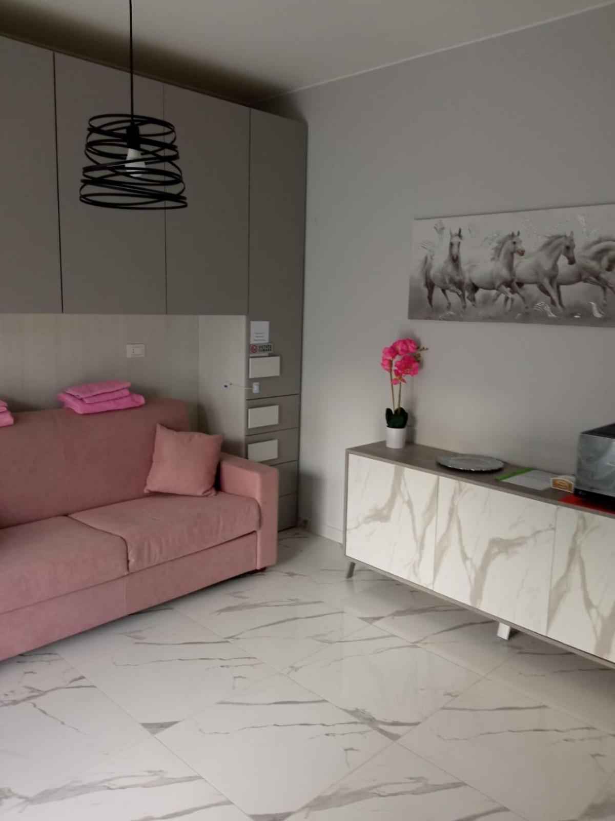 Wh - Cuore Home - Attico Monolocale Con Parcheggio Gratuito - 5 Minuti Dal Centro - Wifi San Remo Exterior foto