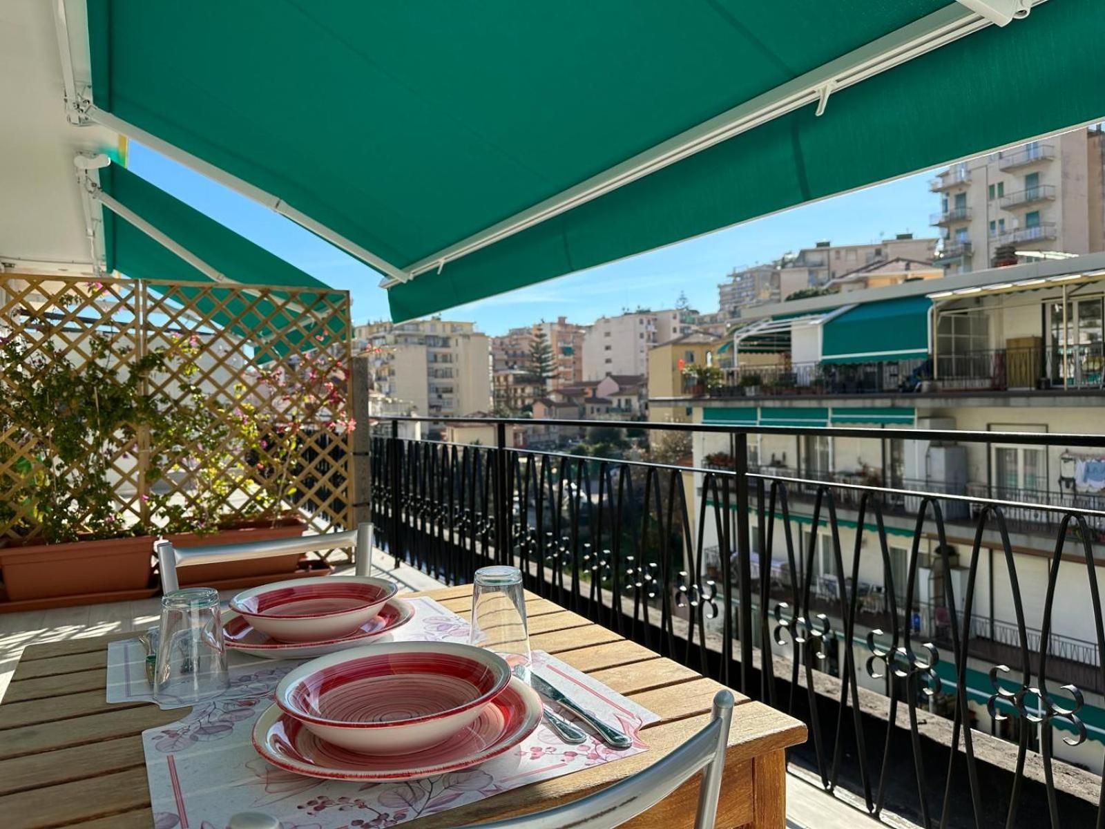Wh - Cuore Home - Attico Monolocale Con Parcheggio Gratuito - 5 Minuti Dal Centro - Wifi San Remo Exterior foto